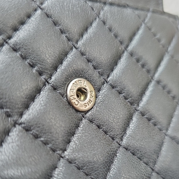 CHANEL Elegant Bifold Black Quilted Wallet - Picture 9 of 14